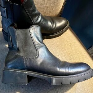 Coach Lyden black leather Chelsea boots size 8.5 Excellent condition!